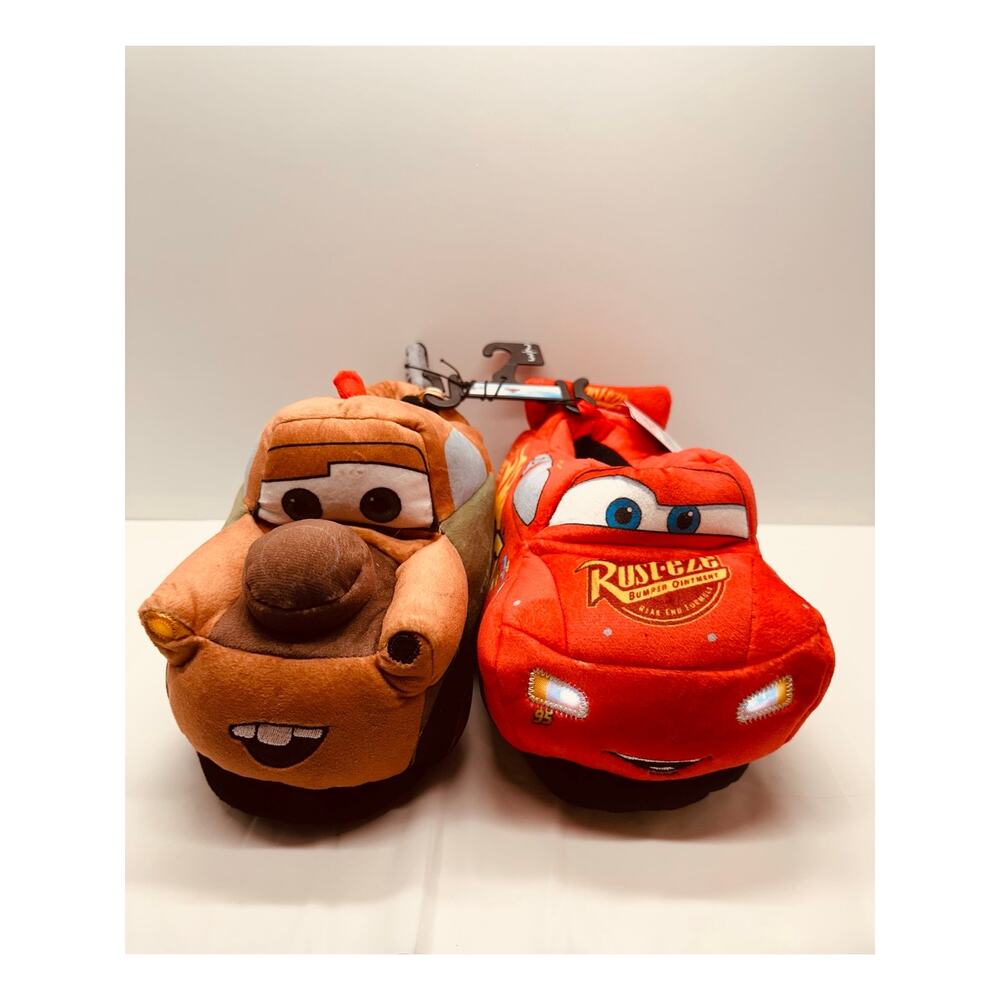 Disney Pixar Cars Lightning McQueen/Tow Mater Kid's Light UP Slippers! Size 2/3